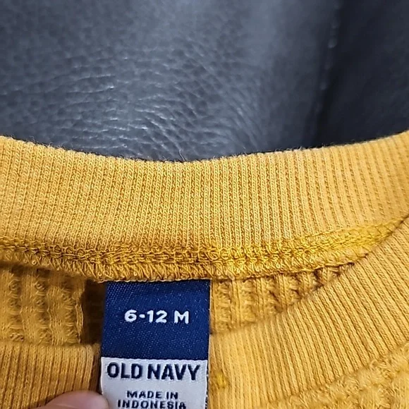 Boy Old Navy sweater - Picture 4 of 5